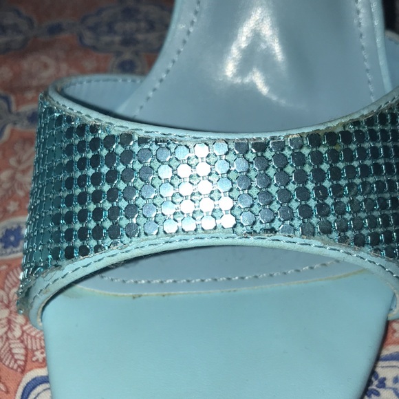 Light blue & gold open toe heels - Picture 10 of 10